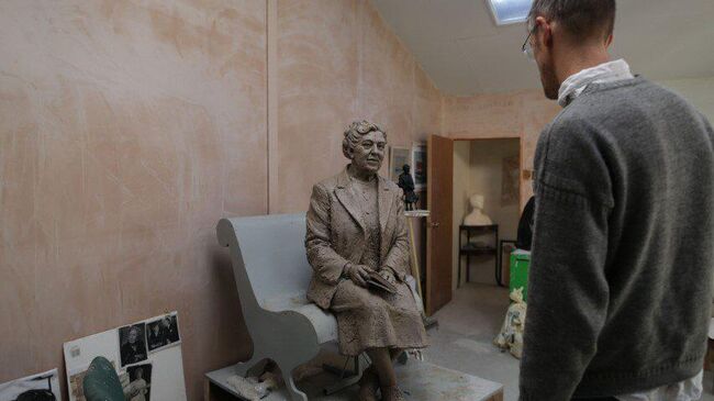 Cтатуя Агаты Кристи  Cтатуя Агаты Кристи