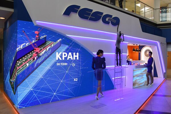 Стенд транспортной компании Fesco на Восточном экономическом форуме во Владивостоке