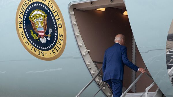 Президент США Джо Байден покидает саммит G20 в Нью-Дели, Индия