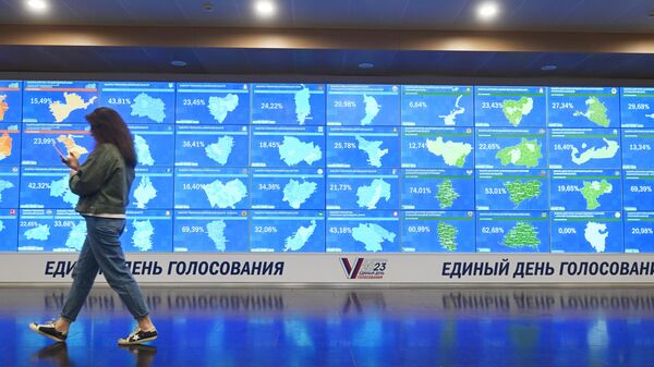 Информационное табло в информационном центре Центральной избирательной комиссии России