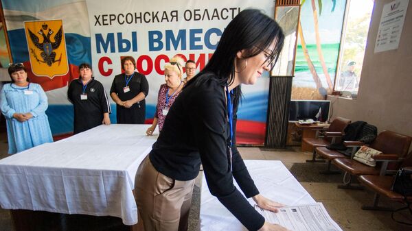 Подсчет голосов под контролем международных иностранных наблюдателей на выборах в парламент и органы самоуправления в Геническе Херсонской области