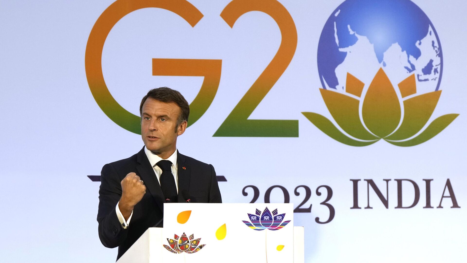 Президент Франции Эммануэль Макрон на пресс-конференции на саммите G20 в Индии - РИА Новости, 1920, 10.09.2023
