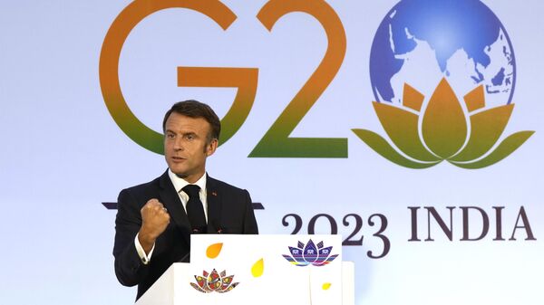 Президент Франции Эммануэль Макрон на пресс-конференции на саммите G20 в Индии