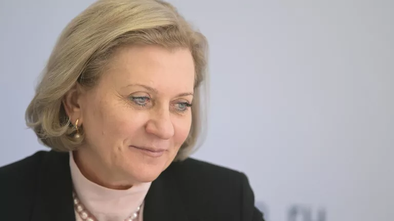 Руководитель Федеральной службы по надзору в сфере защиты прав потребителей и благополучия человека (Роспотребнадзор) - главный государственный санитарный врач РФ Анна Попова Руководитель Федеральной службы по надзору в сфере защиты прав потребителей и благополучия человека (Роспотребнадзор) - главный государственный санитарный врач РФ Анна Попова