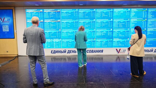 Экраны с результатами голосования на выборах в России в информационном центре ЦИК России