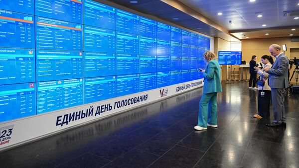Экраны с результатами голосования на выборах в России в информационном центре ЦИК России