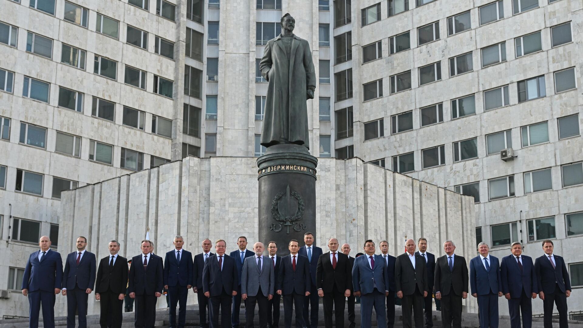 В штаб-квартире СВР открыли памятник Дзержинскому - РИА Новости, 11.09.2023