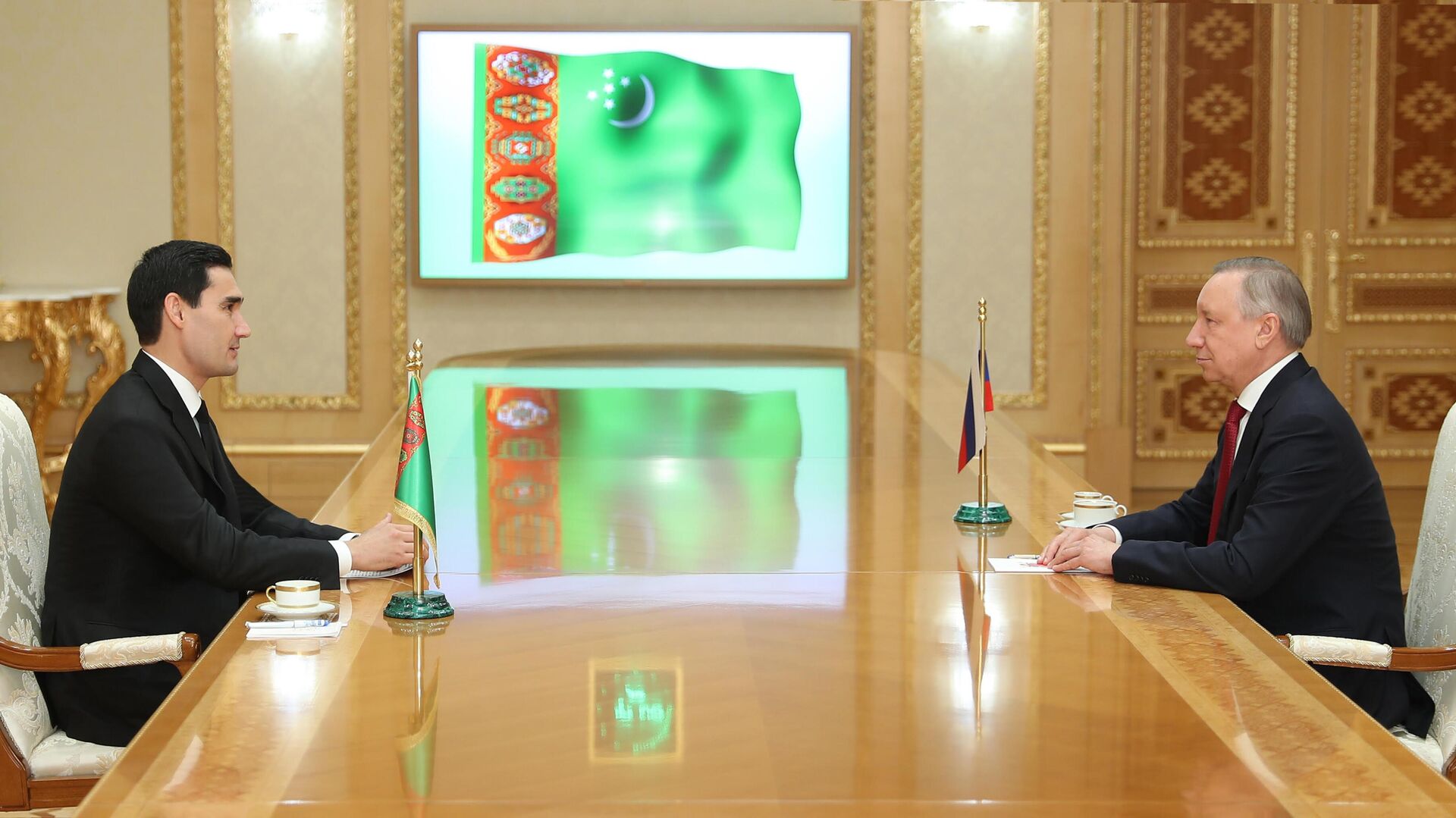 Петербург и Туркмения намерены развивать сотрудничество в различных сферах