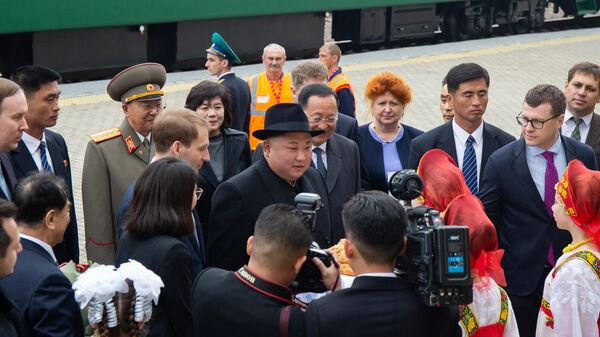 Лидер КНДР Ким Чен Ын на церемонии встречи на станции Хасан в Приморском крае