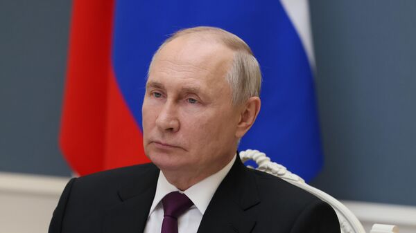 СПУТНИК_LIVE: Путин принимает участие в пленарном заседании Восточного экономического форума