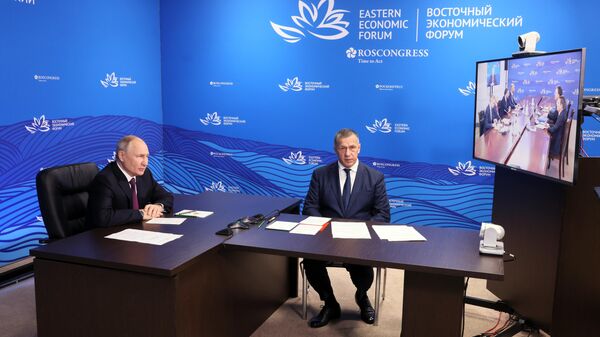 Президент РФ Владимир Путин проводит встречу с представителями бизнеса, экспертного сообщества - модераторами сессий Восточного экономического форума