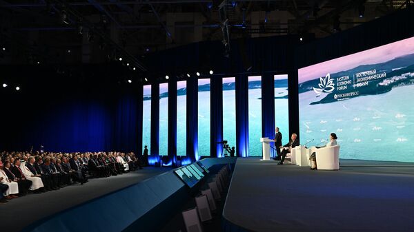 Президент РФ Владимир Путин выступает на пленарной сессии VIII Восточного экономического форума