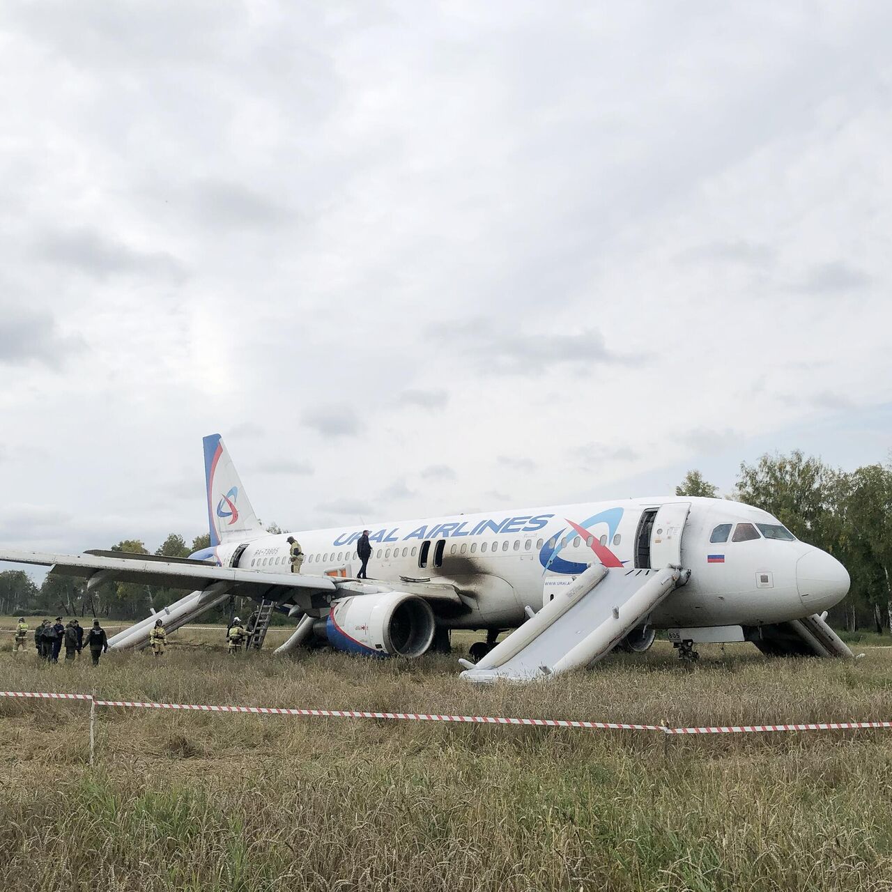 Авиакомпания: экипаж севшего в поле А320 находится в отпуске без содержания  - РИА Новости, 04.03.2024