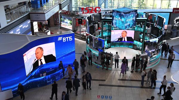 Трансляция выступления президента РФ В. Путина на пленарном заседании Восточного экономического форума