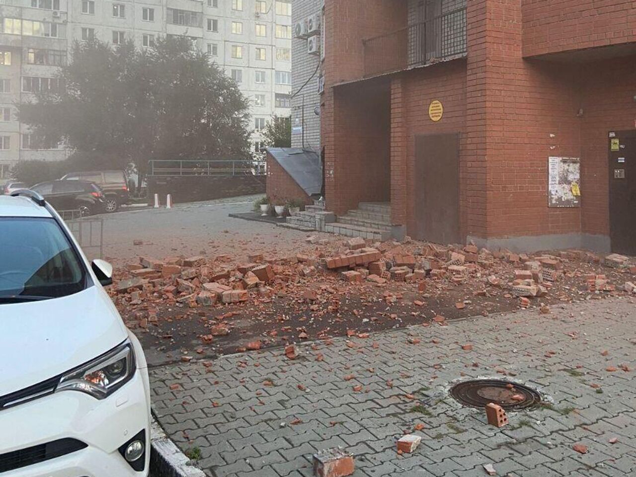 В Барнауле обвалилась облицовочная плитка на многоэтажном доме - РИА  Новости, 12.09.2023