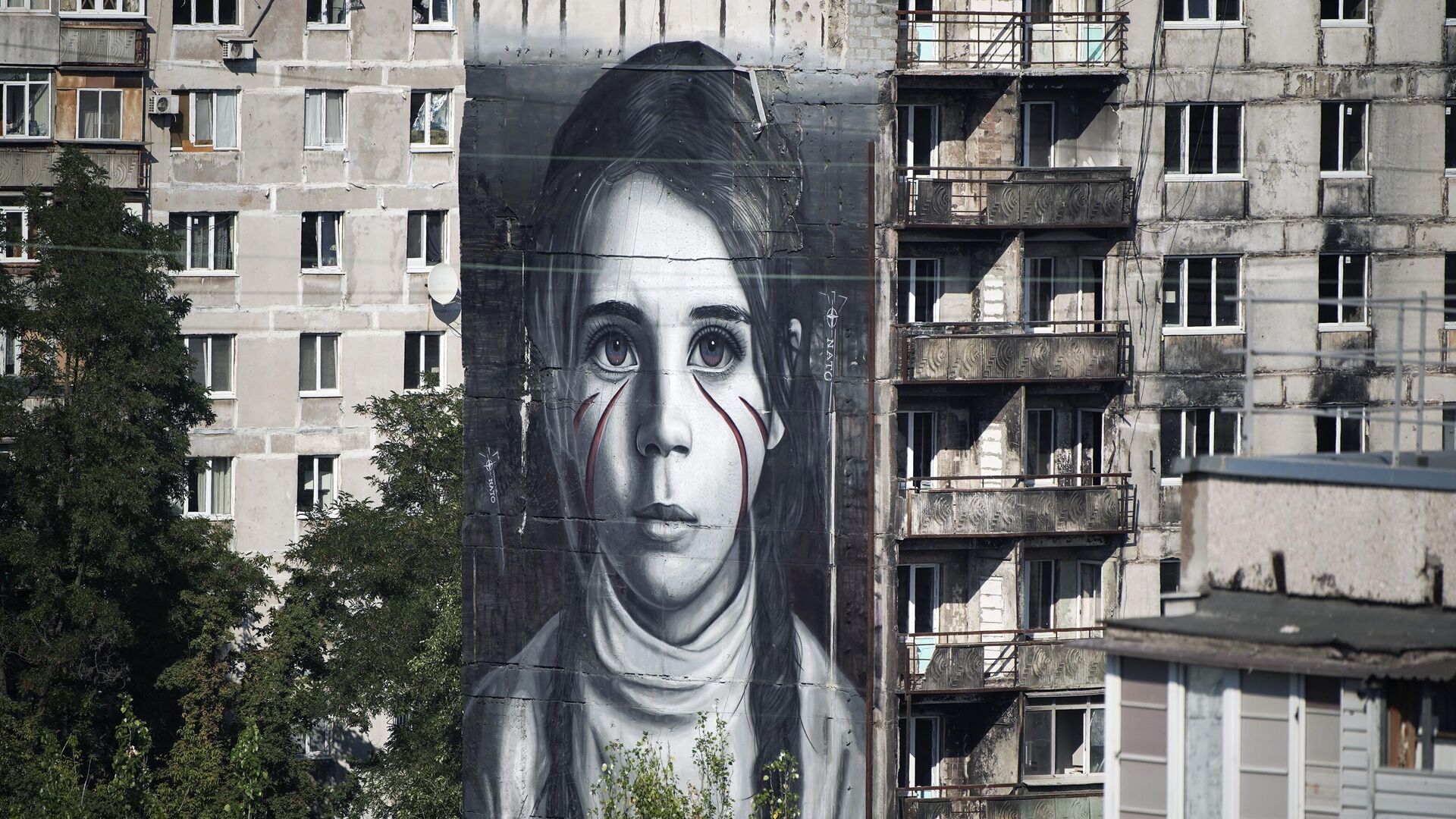 Граффити на стене жилого дома в Мариуполе - РИА Новости, 1920, 13.09.2023