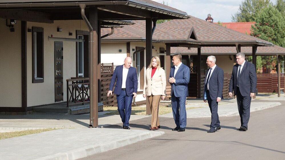 В Тульской области построили современный коттеджный поселок на 25 домов для медиков - РИА Новости, 1920, 12.09.2023