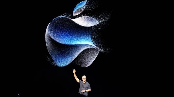 Генеральный директор Apple Тим Кук во время анонса новых продуктов в кампусе компании Apple