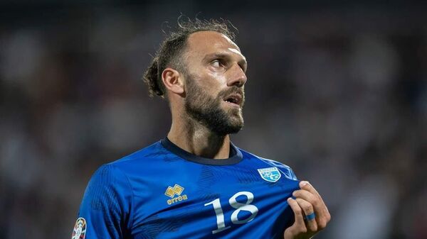 Футболист сборной Косово Ведат Мурики во время отборочного матча Евро