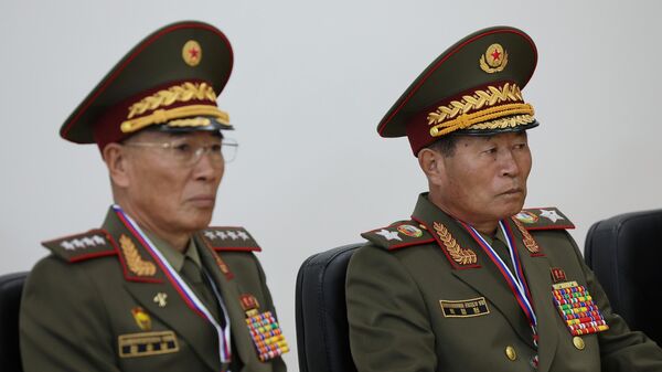  Маршал сухопутных войск КНДР Пак Чон Чхон (справа) и министр обороны КНДР Кан Сун Нам