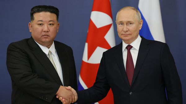 Президент РФ Владимир Путин и председатель Государственного совета КНДР Ким Чен Ын