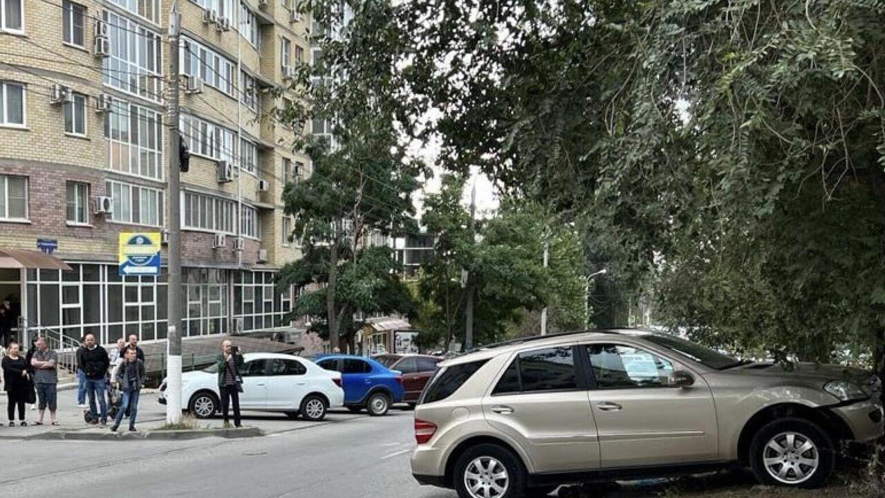 В Волгограде автомобиль насмерть сбил подростка на самокате - РИА Новости,  13.09.2023