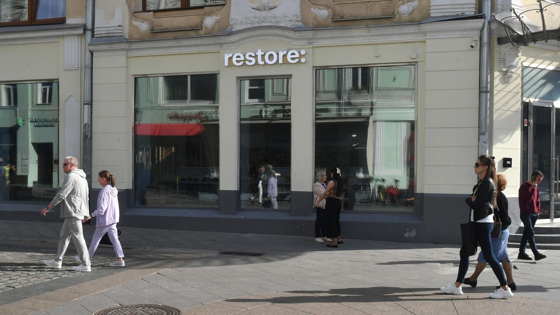 Новый магазин сети restore: на улице Неглинная 8/10 в Москве. 14 сентября 2023 - РИА Новости, 1920, 14.09.2023