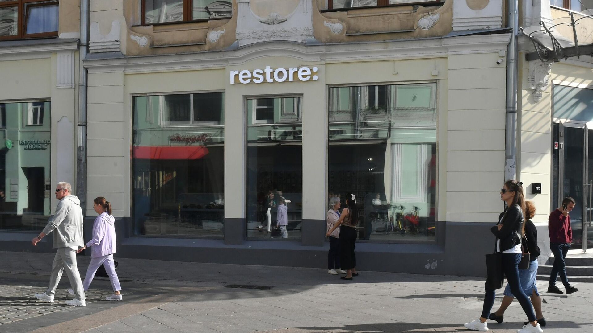 Новый магазин сети restore: на улице Неглинная 8/10 в Москве. 14 сентября 2023 - РИА Новости, 1920, 14.09.2023