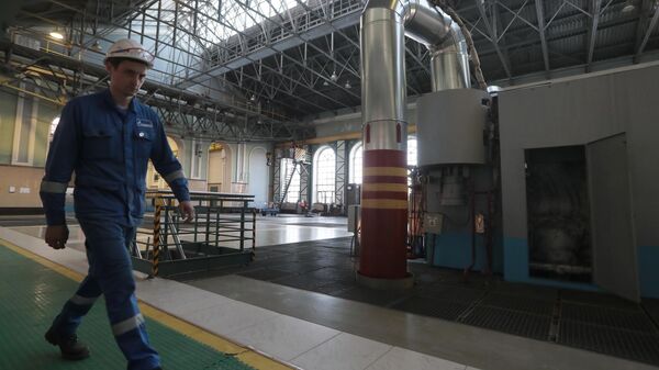 Машинный зал старейшей действующей тепловой электростанции России - ГЭС-1 имени П. Г. Смидовича, расположенной на Раушской набережной в Москве