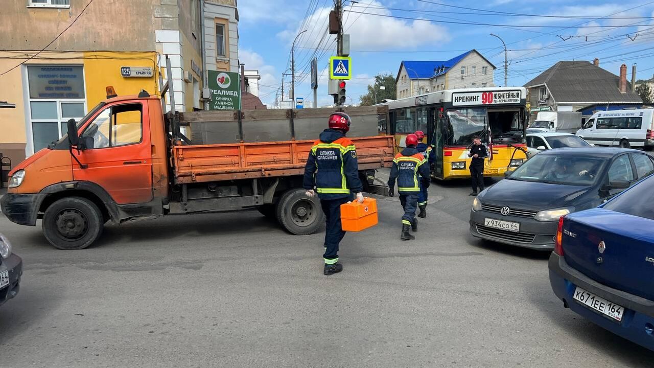 В Саратове в ДТП с автобусом пострадали ребенок и два взрослых - РИА  Новости, 15.09.2023