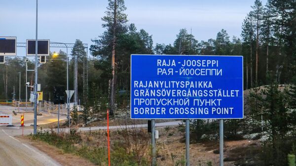 Контрольно-пропускной пункт на финляндско-российской границе у посёлка Ивало провинции Лаппи в Финляндии. Архивное фото