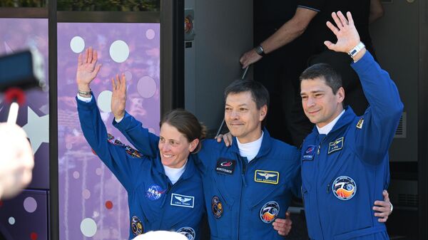 Космонавты с МКС поздравили женщин с 8 марта