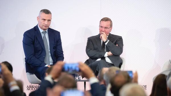 Глава Минобороны Германии Борис Писториус и мэр Киева Виталий Кличко на подиумной дискуссии на конференции в Мюнстере, посвященной завершению Тридцатилетней войны