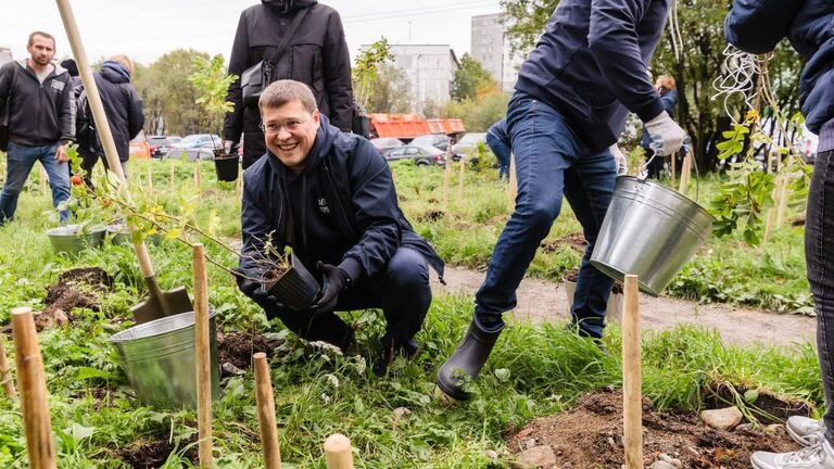 Жители Мурманска высадили шесть тысяч саженцев на акции Зеленый рекорд