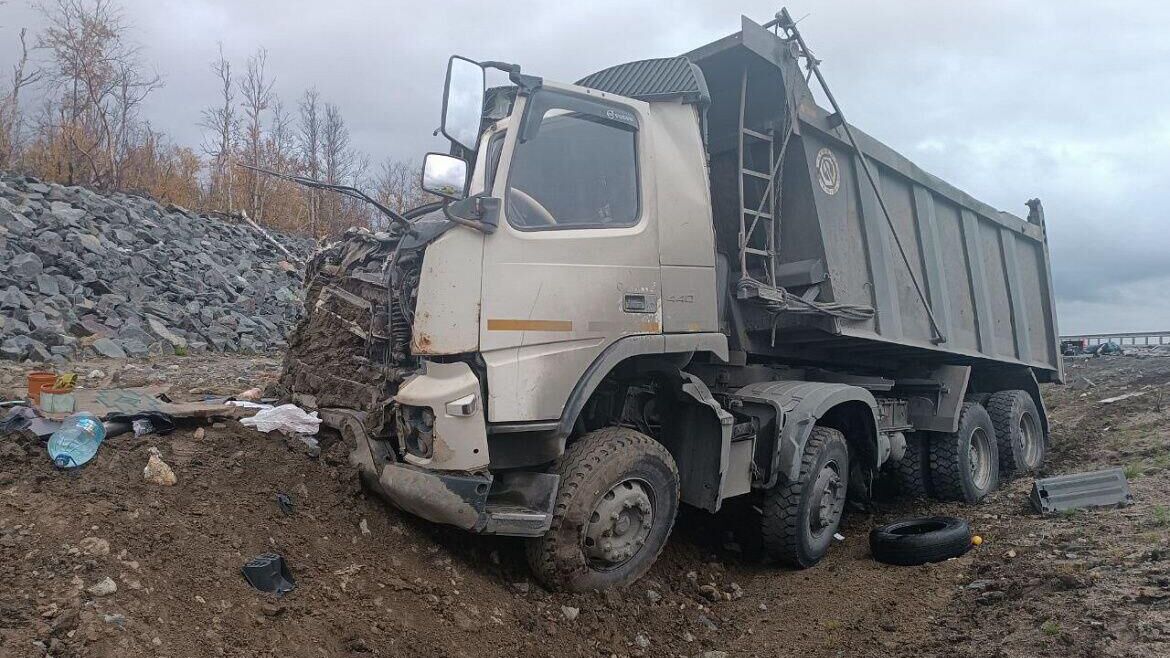 ДТП с участием самосвала на федеральной автодороге Р-21 Кола - РИА Новости, 1920, 16.09.2023