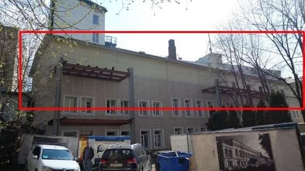 Незаконная надстройка здания на Гоголевском бульваре в Москве