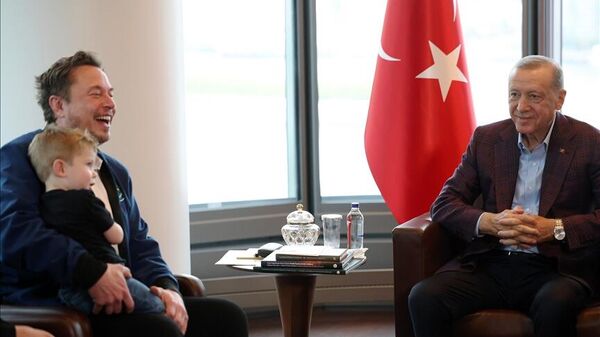 Глава соцсети X Илон Маск и президент Турции Тайип Эрдоган во время встречи в Нью-Йорке