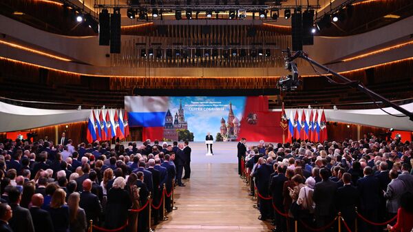 Владимир Путин выступает на церемонии официального вступления в должность мэра Москвы Сергея Собянина