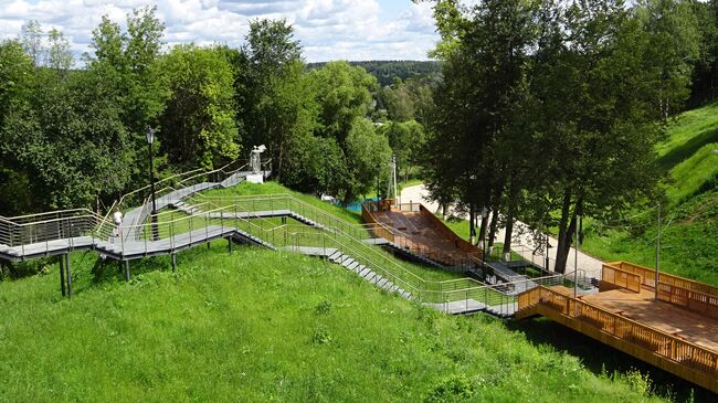 Пешеходные дорожки на склоне вдоль улицы Кузнецкая гора