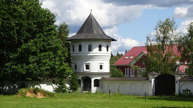 Территория у Входоиерусалимской церкви (бывший Спасский монастырь)