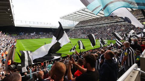 Болельщики Ньюкасл Юнайтед на матче АПЛ Болельщики Ньюкасл Юнайтед на матче АПЛ