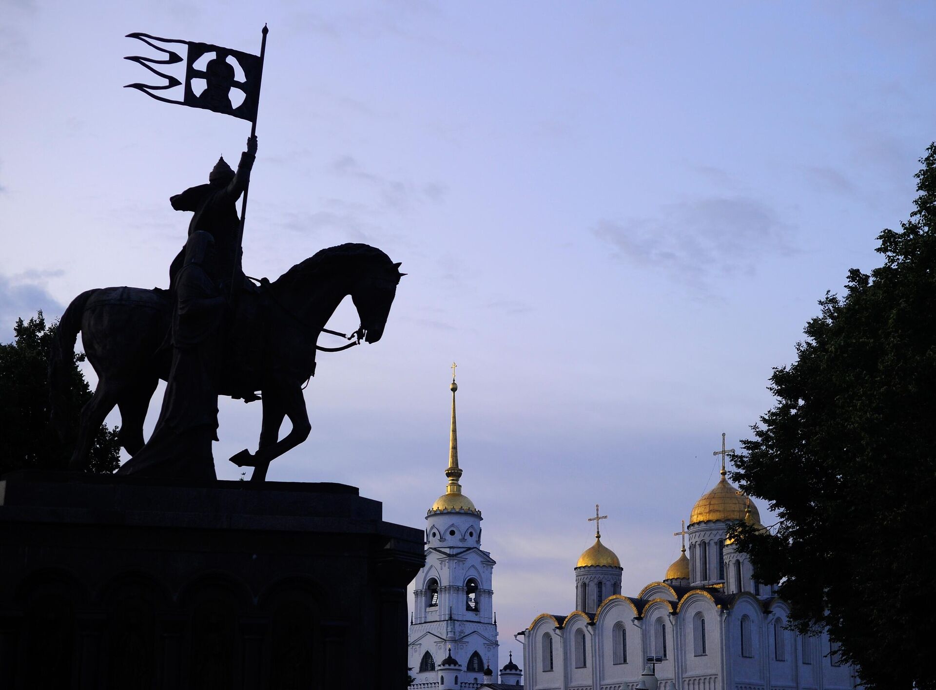 Памятник князю Владимиру и святителю Феодору и Успенский сбор во Владимире - РИА Новости, 1920, 19.09.2023