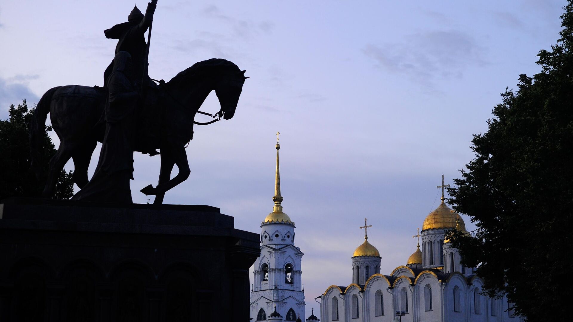 Памятник князю Владимиру и святителю Феодору и Успенский сбор во Владимире - РИА Новости, 1920, 12.09.2024