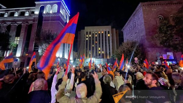 Протест у здания правительства в Армении
