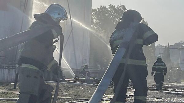 Пожарные на месте возгорания ГСМ в Сочи. 20 сентября 2023