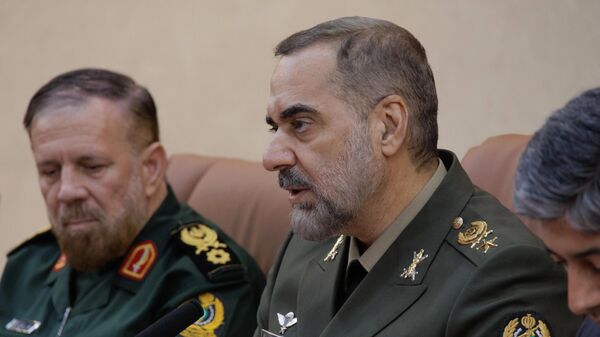 Министр обороны и поддержки вооруженных сил ИPИ, генерал Мохаммад Реза Аштиани во время переговоров с министром обороны РФ Сергеем Шойгу в Тегеране