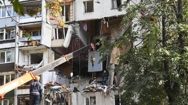 Обрушение плиты на сотрудников МЧС во время спасательной операции в доме № 10, где произошел взрыв газа на улице Октябрьская в Балашихе