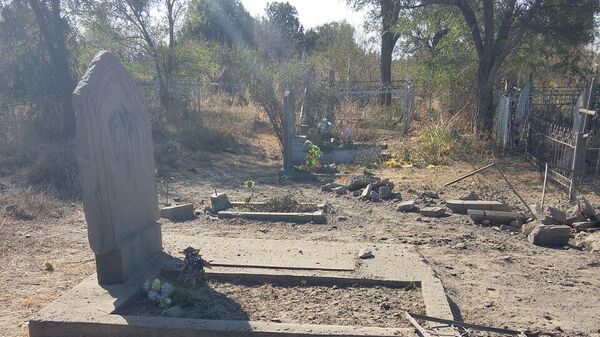 Последствия обстрела кладбища в селе Обрывка Херсонской области