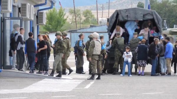 Эвакуация жителей Нагорного Карабаха при участии российского миротворческого контингента