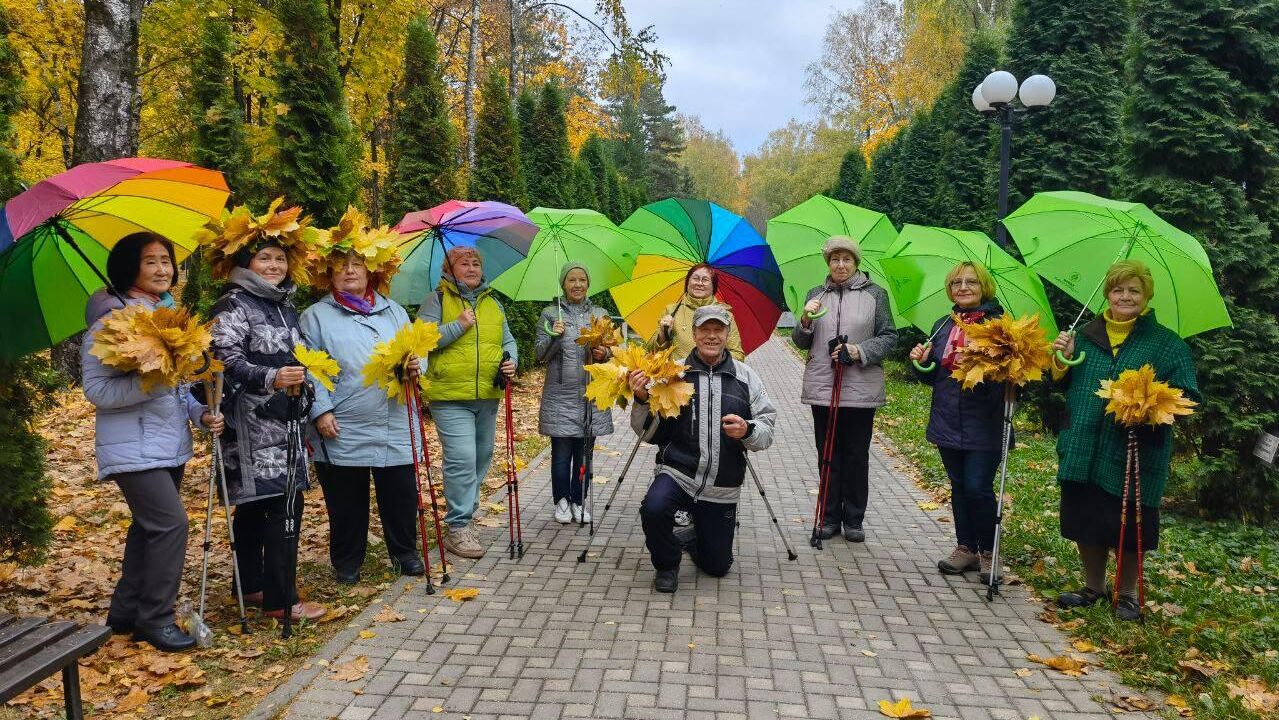 Праздник Поющие под дождем в парке Подмосковья Праздник Поющие под дождем в парке Подмосковья - РИА Новости, 1920, 21.09.2023